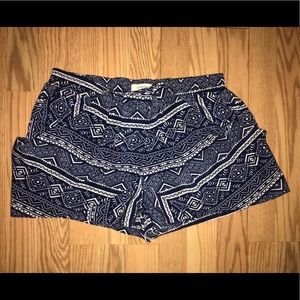 Umgee Aztec boho printed shorts size L Like New